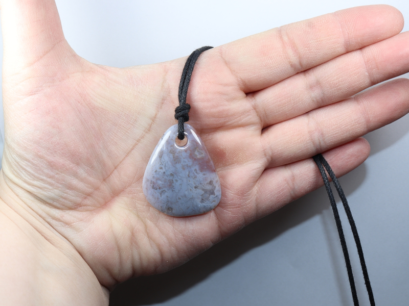 crazy lace agate with cord