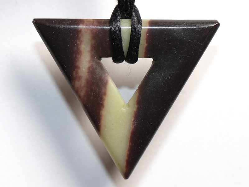 Schwarzband-Jaspis mit Band