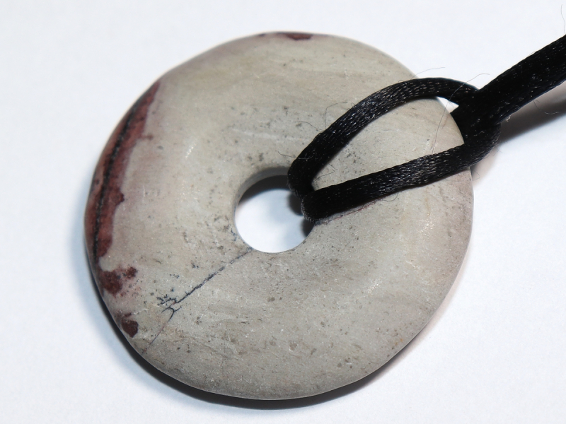 Porzellanit mit Band