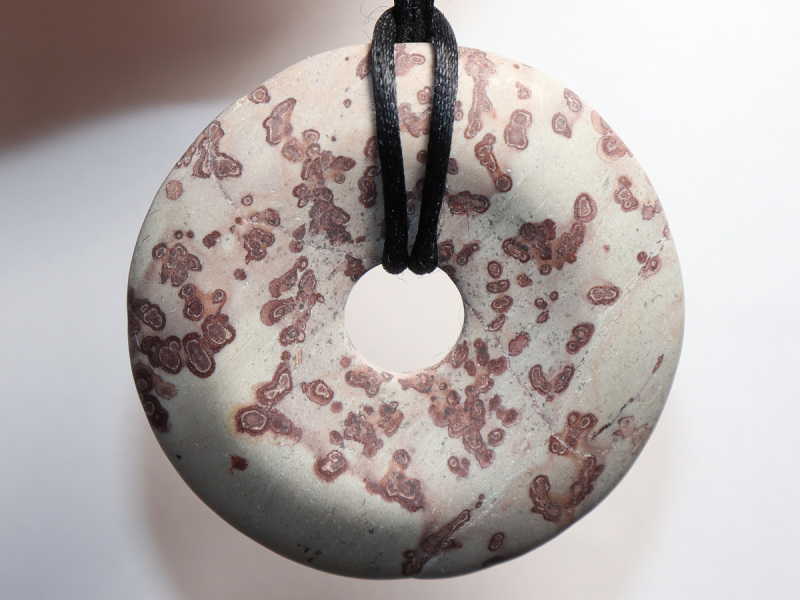 Porzellanit mit Band