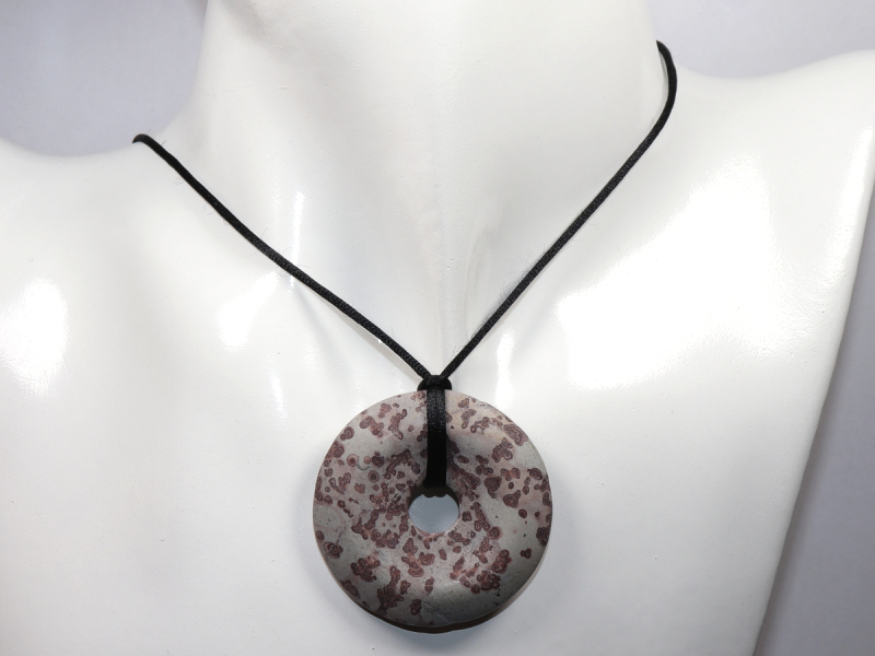 Porzellanit mit Band