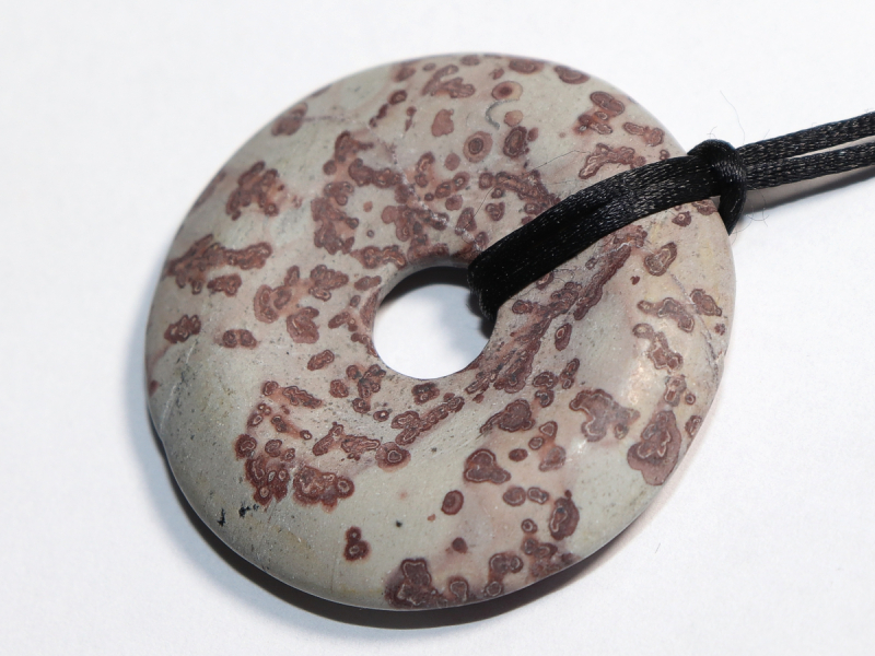 Porzellanit mit Band