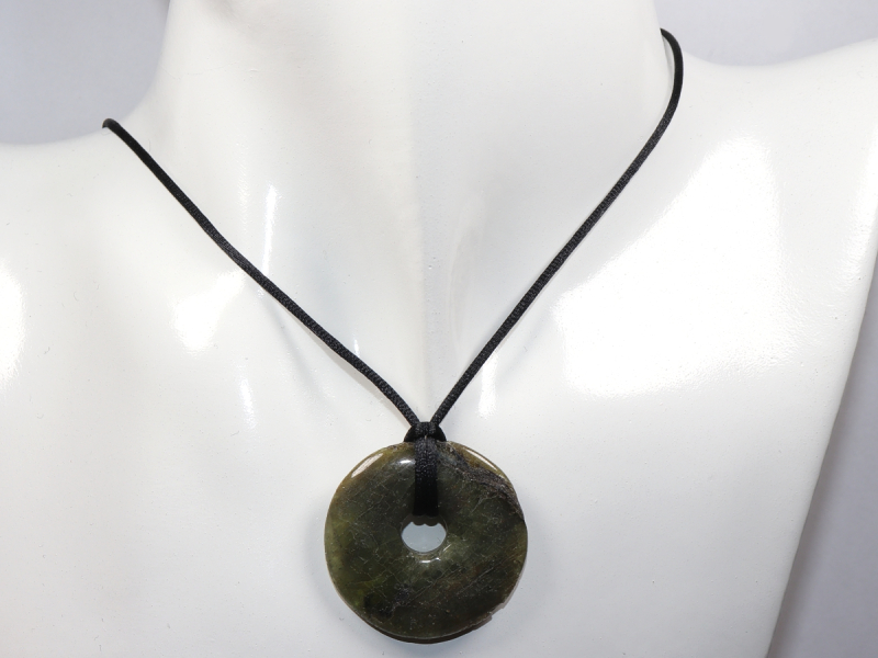 moss agate with cord