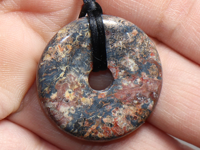 Breckzienjaspis mit Band