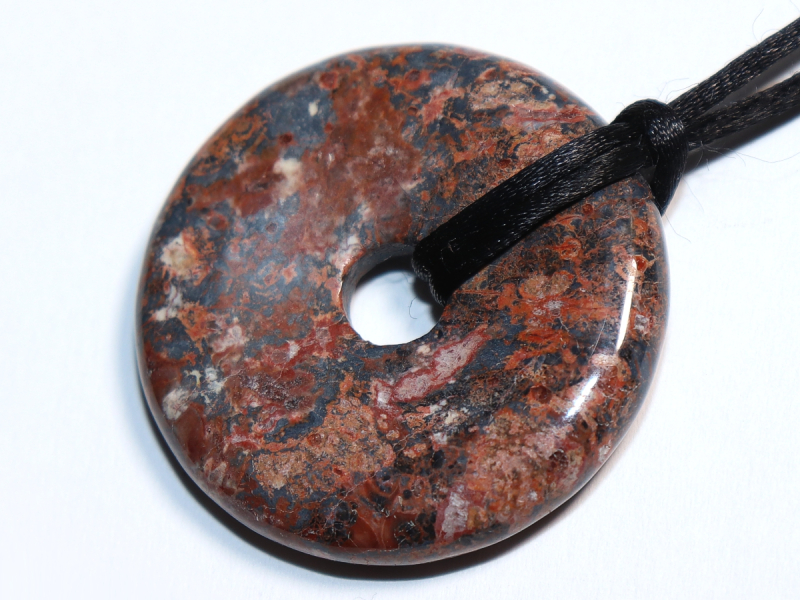 Breckzienjaspis mit Band