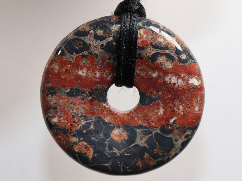 Breckzienjaspis mit Band