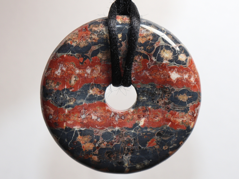 Breckzienjaspis mit Band