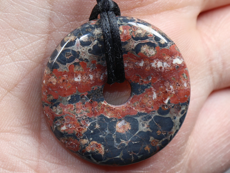 Breckzienjaspis mit Band