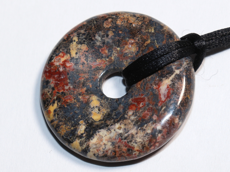 Breckzienjaspis mit Band