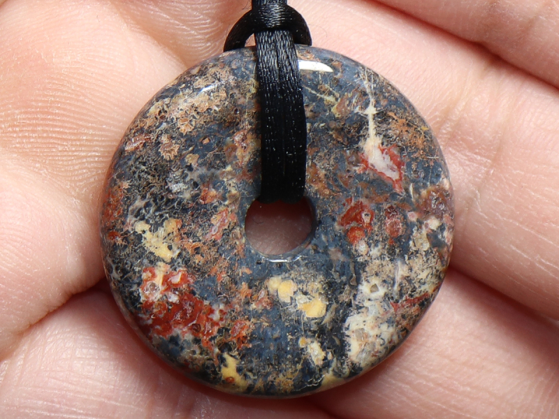 Breckzienjaspis mit Band