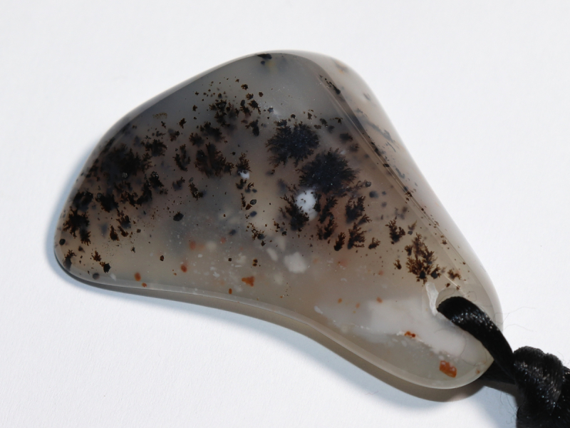 Dendritenchalcedon mit Band