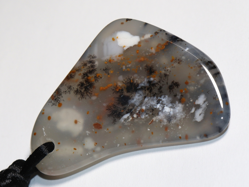 Dendritenchalcedon mit Band