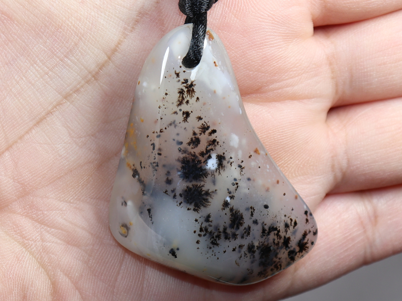 Dendritenchalcedon mit Band