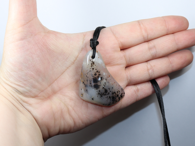 Dendritenchalcedon mit Band