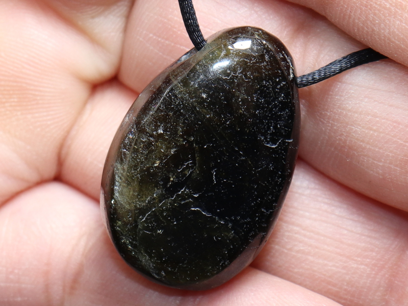 schwarzer Turmalin (Schörl) mit Band oder Silber 925