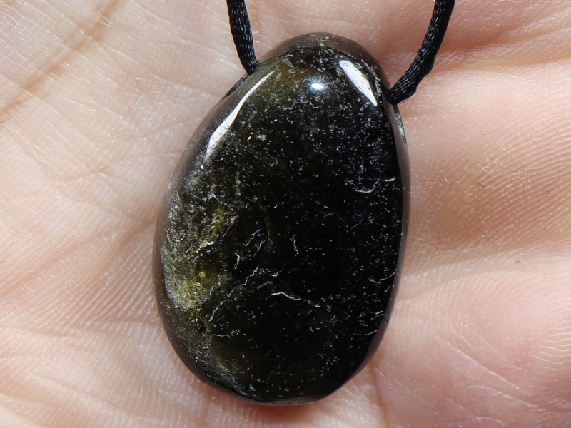 schwarzer Turmalin (Schörl) mit Band oder Silber 925