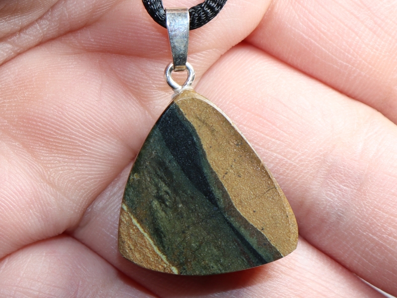 olivine with cord or silver 925