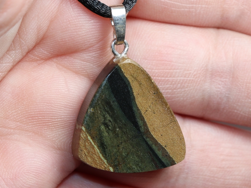 olivine with cord or silver 925