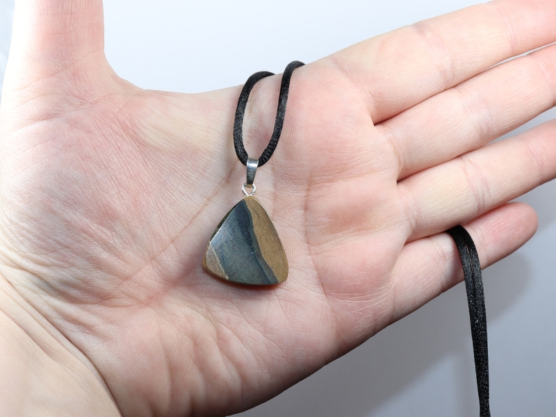 olivine with cord or silver 925