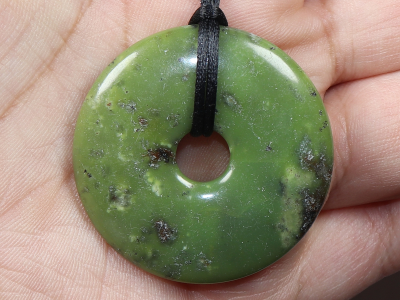 Chrysopras mit Band