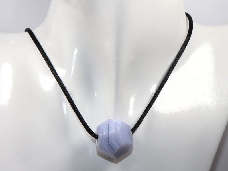 Chalcedon mit Band oder Silber 925