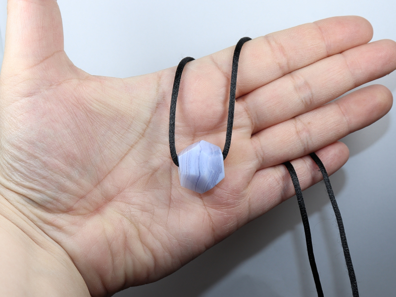 Chalcedon mit Band oder Silber 925