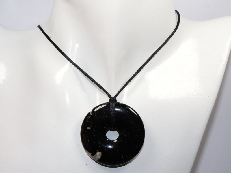 schwarzer Turmalin (Schörl) mit Band