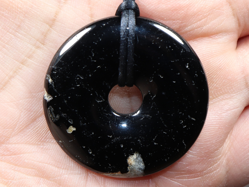 schwarzer Turmalin (Schörl) mit Band