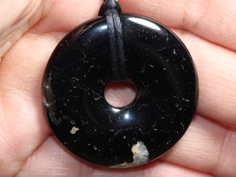 schwarzer Turmalin (Schörl) mit Band