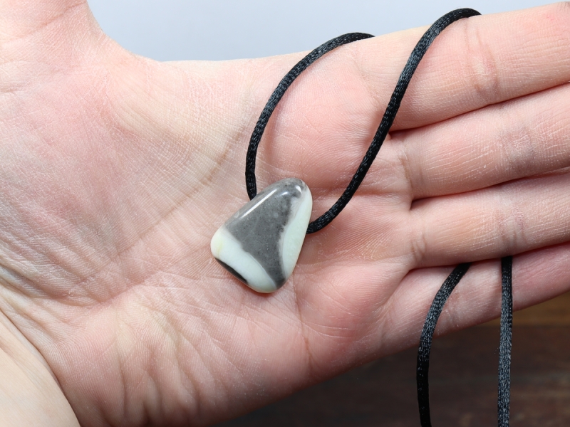 Fossilkalk mit Band oder Silber 925