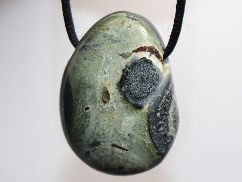 Kambaba-Rhyolith mit Band oder Silber 925