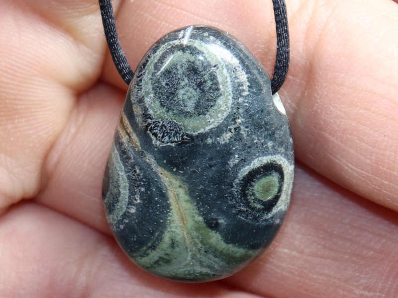 Kambaba-Rhyolith mit Band oder Silber 925