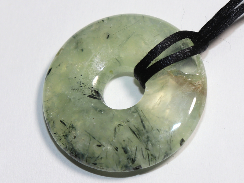 Prehnit mit Epidot mit Band