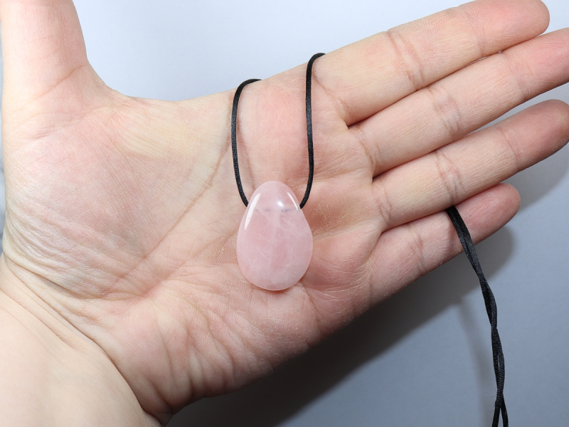 Rosenquarz mit Band oder Silber 925