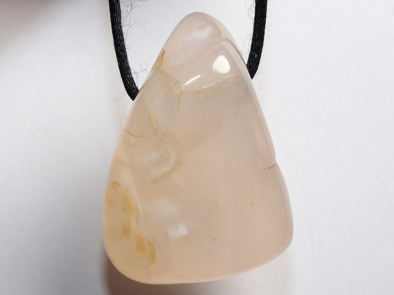 rosa Chalcedon mit Band oder Silber 925