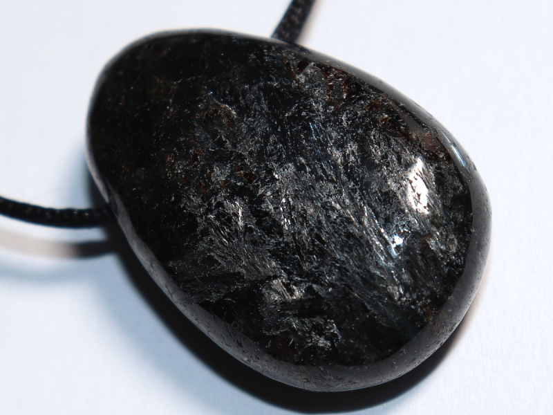 Cummingtonit mit Band oder Silber 925