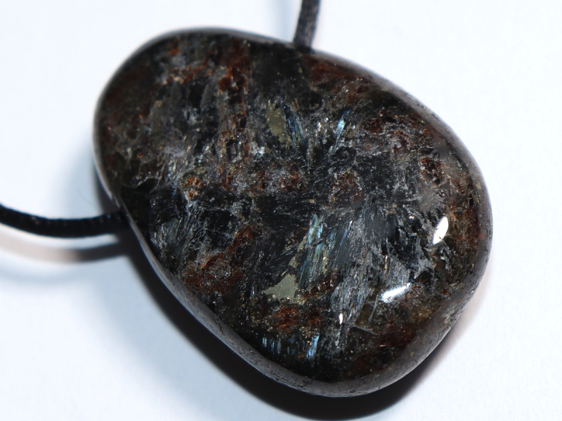Cummingtonit mit Band oder Silber 925