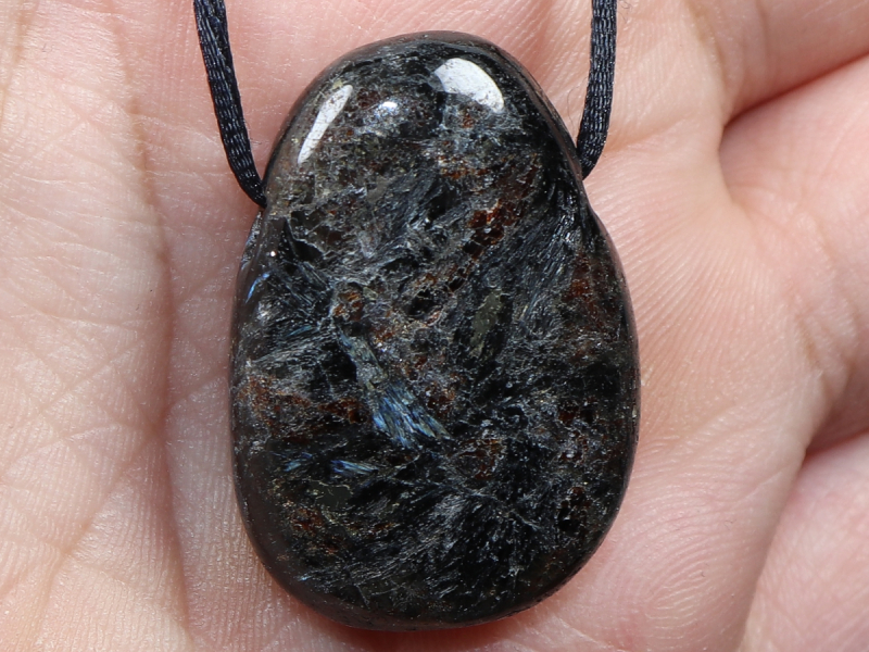 Cummingtonit mit Band oder Silber 925