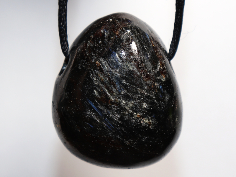 Anthophyllit mit Band oder Silber 925
