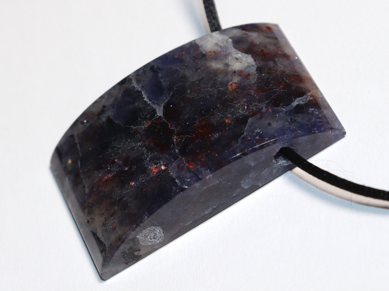Iolith-Sonnenstein mit Band oder Silber 925