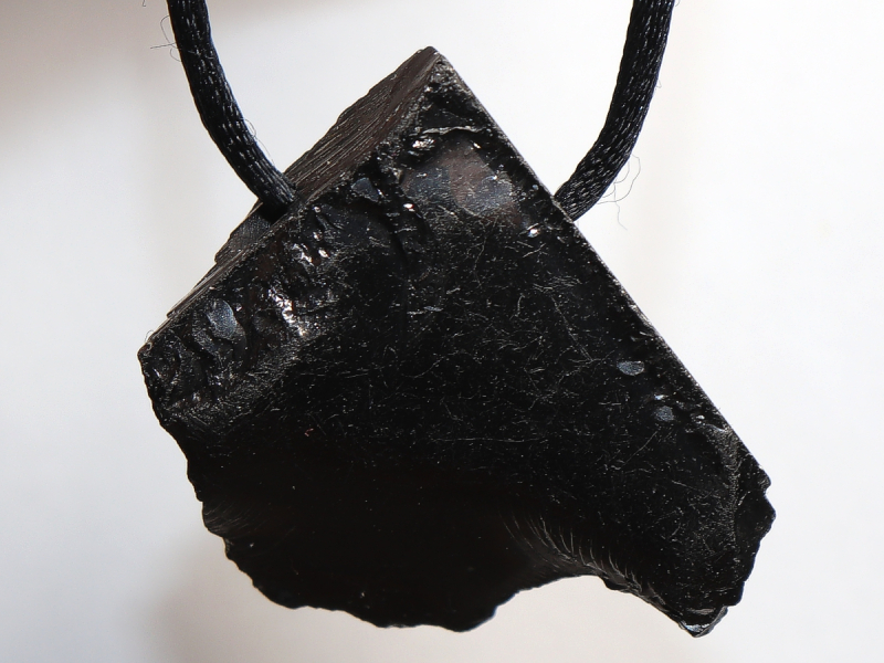 Edel-Shungit mit Band oder Silber 925