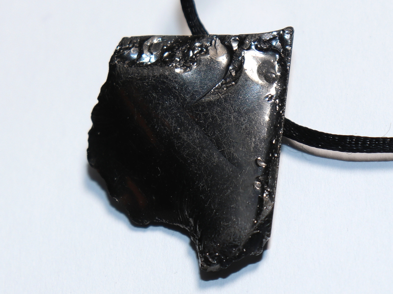 Edel-Shungit mit Band oder Silber 925