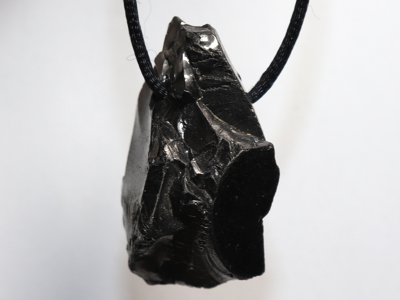 Edel-Shungit mit Band oder Silber 925