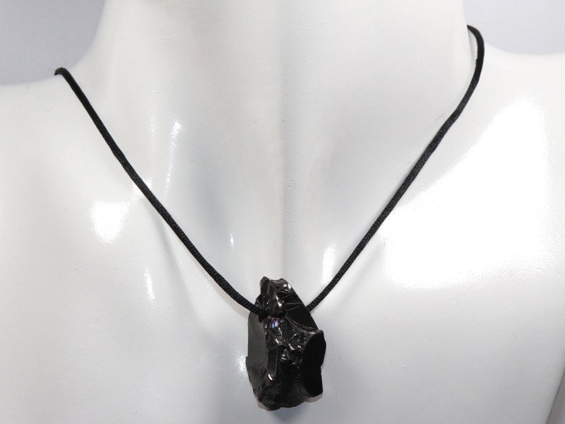 Edel-Shungit mit Band oder Silber 925