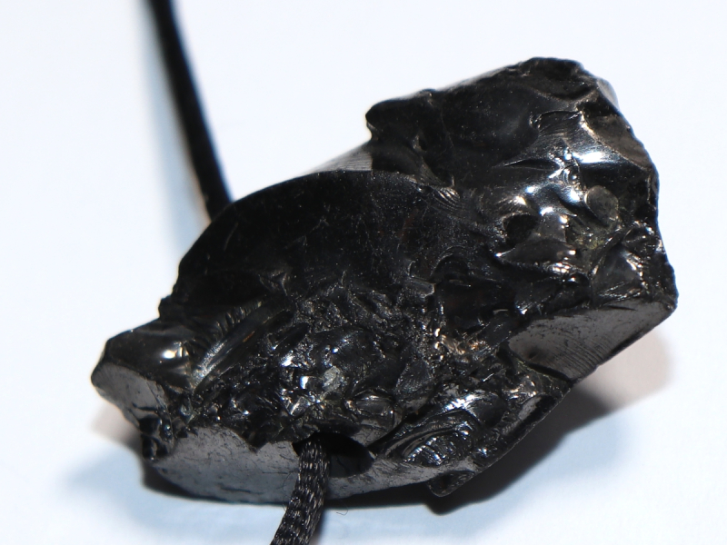 Edel-Shungit mit Band oder Silber 925