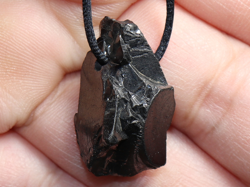 Edel-Shungit mit Band oder Silber 925