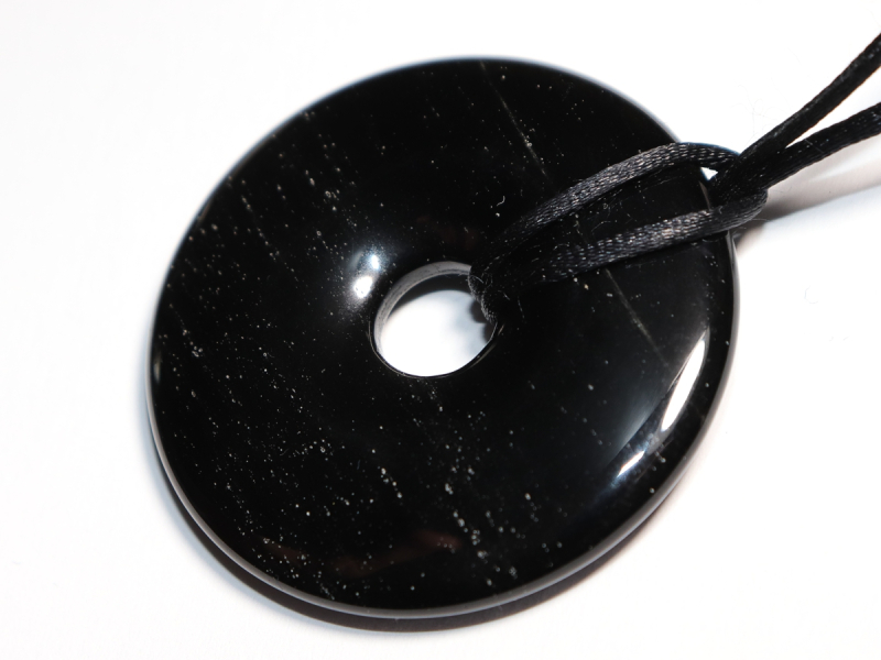 schwarzer Obsidian mit Band