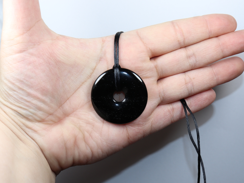 schwarzer Obsidian mit Band
