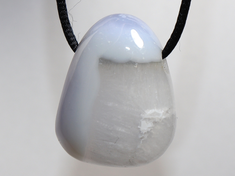 Chalcedon mit Band oder Silber 925