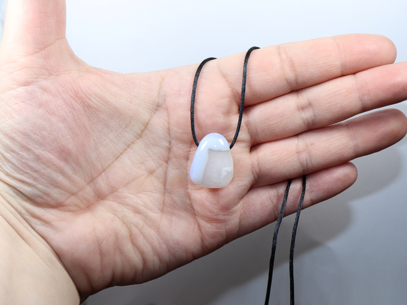 Chalcedon mit Band oder Silber 925